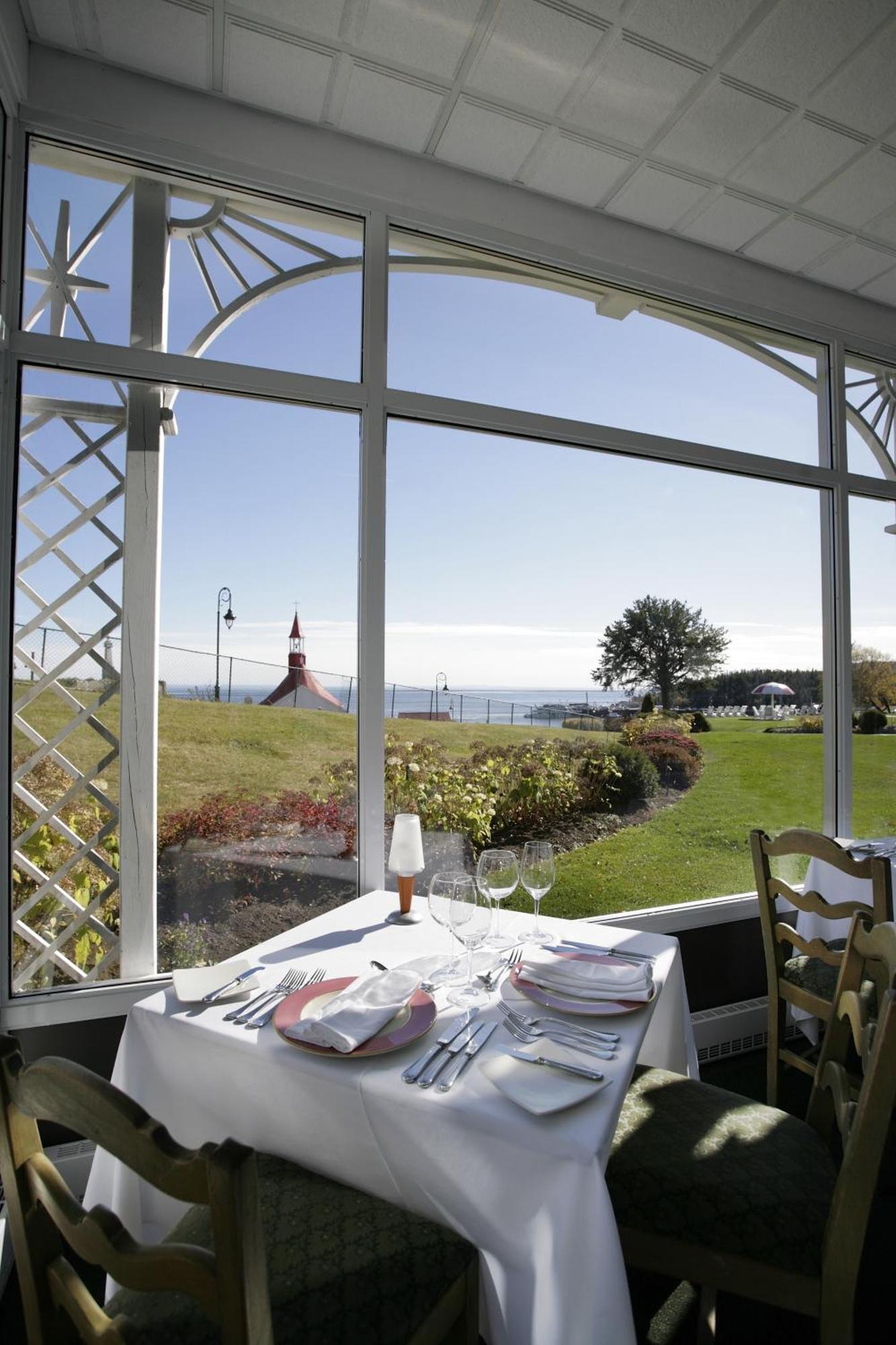 Hotel Tadoussac Exterior photo